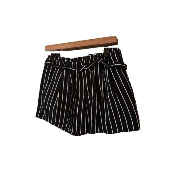 Banana Republic Size 0 Striped‎ Shorts - Picture 3 of 9